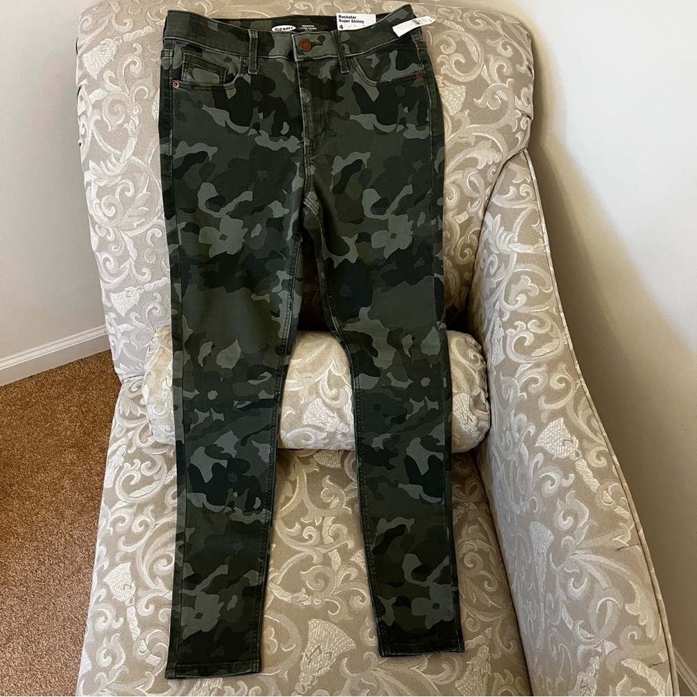 Old Navy Mid Rise Camo Rockstar Supper Skinny Jeans, size 4 - Picture 6 of 6